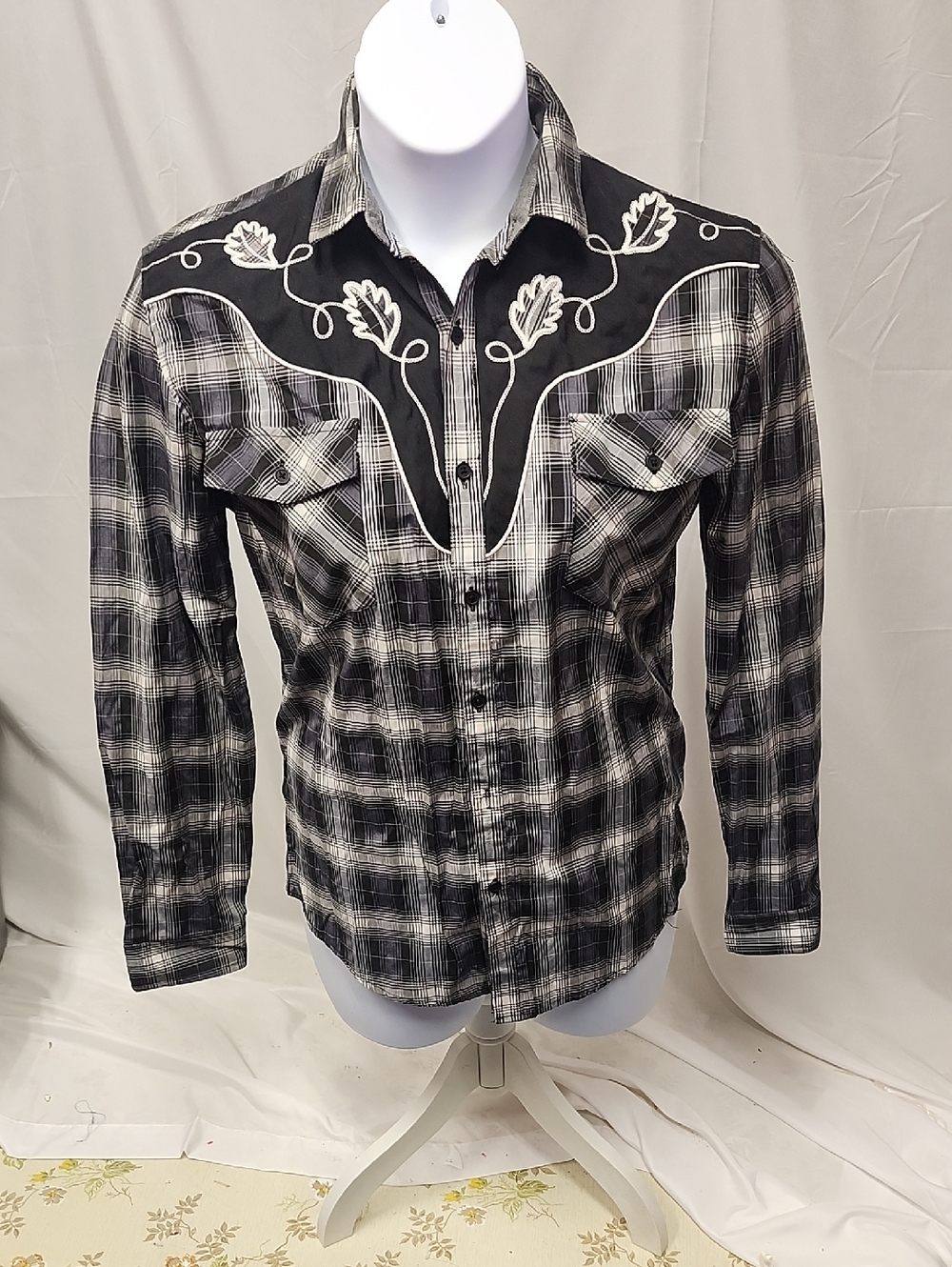 Outlander Navy Blue Black & White Plaid Western Shirt Embroidered Yoke SZ LG
